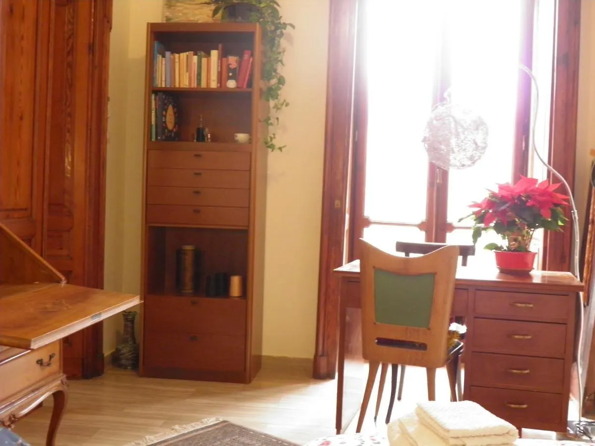 La Stanza Di Zoe Della Luna D'Irene Naples Guest house