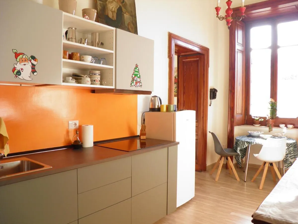 Guest house La Stanza Di Zoe Della Luna D'Irene Naples